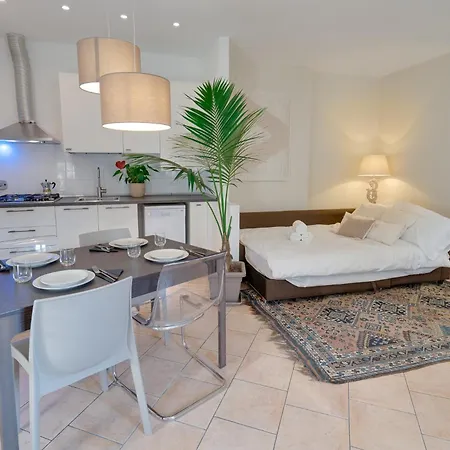 San Michele Center - 90m2 2 Minutes To Piazza Unita D Italia Daire *