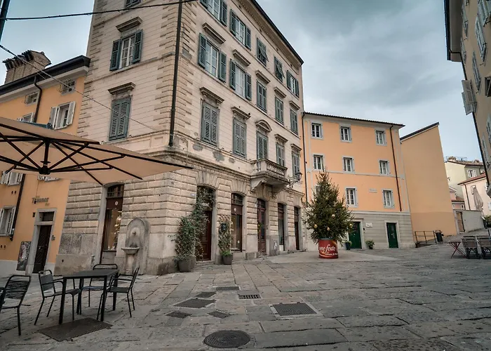 San Michele Center - 90m2 2 Minutes To Piazza Unita D Italia Апартаменти *